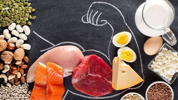 Ngo&agrave;i rụng t&oacute;c, m&oacute;ng gi&ograve;n, đ&acirc;y l&agrave; 3 dấu hiệu cảnh b&aacute;o cơ thể c&oacute; thể đang thiếu protein - Ảnh 1.
