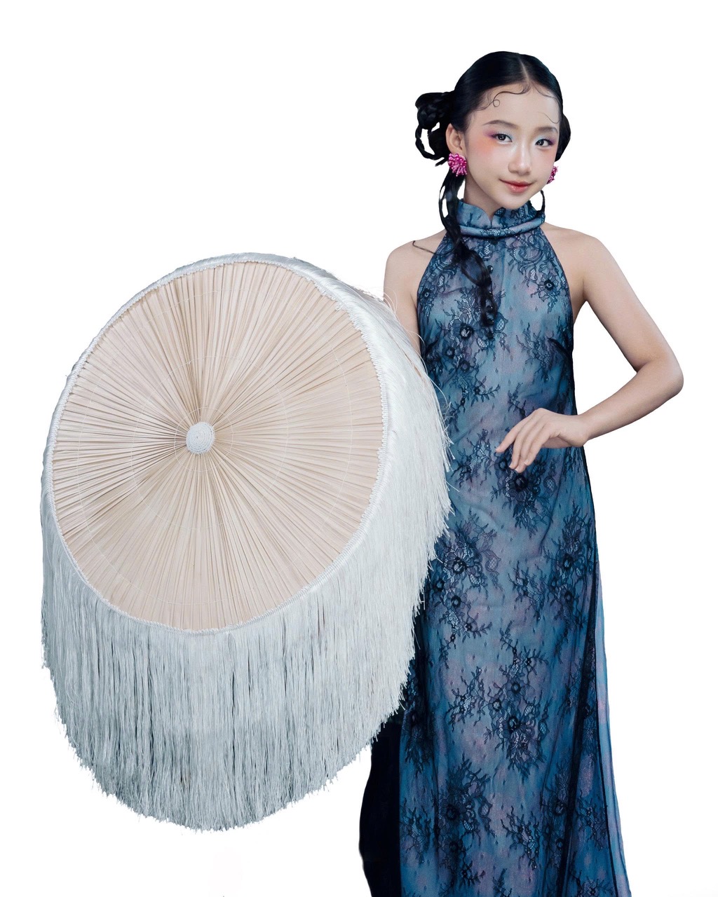 Chiêu Thư: Sao nhí tài năng chuyên "săn" giải quán quân, 11 tuổi liên tiếp chinh phục các đấu trường trong nước lẫn quốc tế- Ảnh 2.