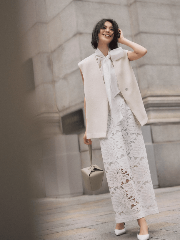 4 c&ocirc;ng thức phối đồ layer cực hot m&ugrave;a thu: Chiếc &aacute;o gile đa năng v&agrave; nghệ thuật tạo n&ecirc;n thần th&aacute;i tr&iacute; thức, sang trọng n&agrave;ng n&agrave;o cũng n&ecirc;n thử- Ảnh 7.