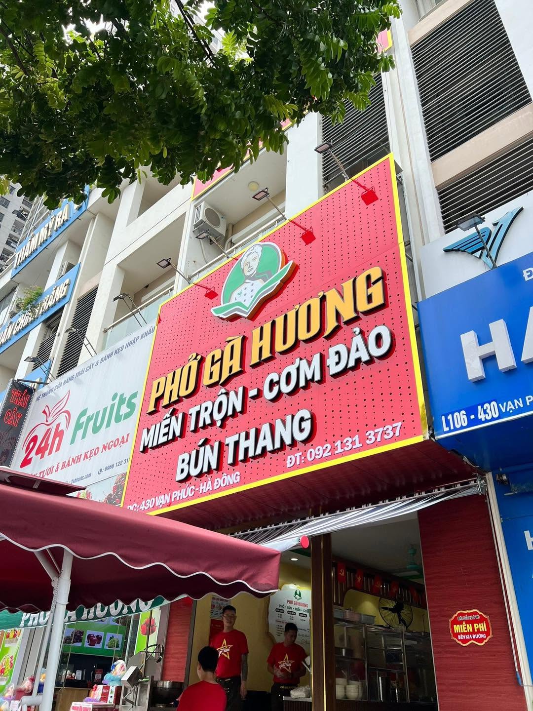 Kh&aacute;m ph&aacute; phở g&agrave; Hương ở Vạn Ph&uacute;c: Quy tr&igrave;nh đảm bảo an to&agrave;n thực phẩm - Ảnh 1.