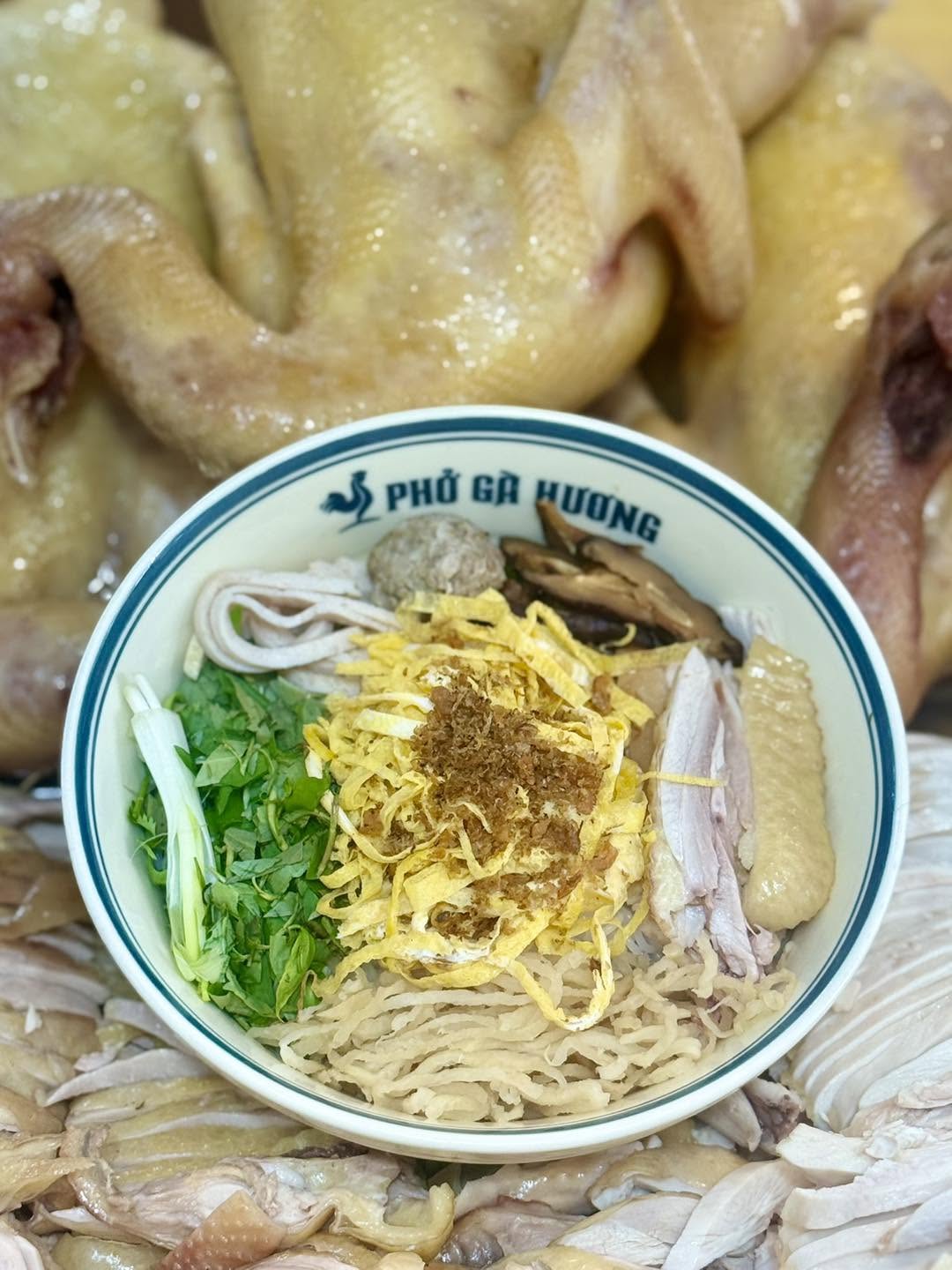 Kh&aacute;m ph&aacute; phở g&agrave; Hương ở Vạn Ph&uacute;c: Quy tr&igrave;nh đảm bảo an to&agrave;n thực phẩm - Ảnh 12.