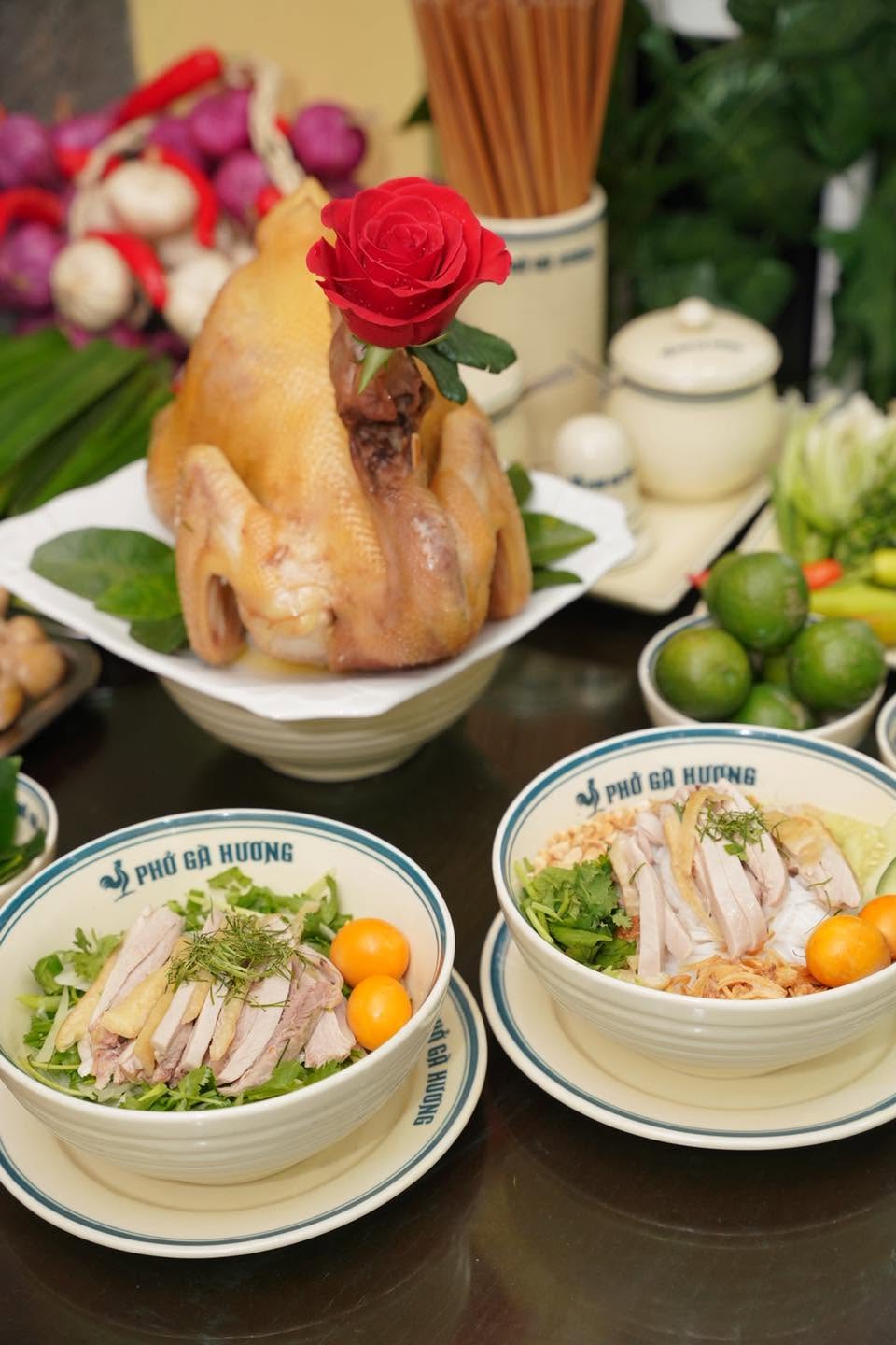 Kh&aacute;m ph&aacute; phở g&agrave; Hương ở Vạn Ph&uacute;c: Quy tr&igrave;nh đảm bảo an to&agrave;n thực phẩm - Ảnh 4.