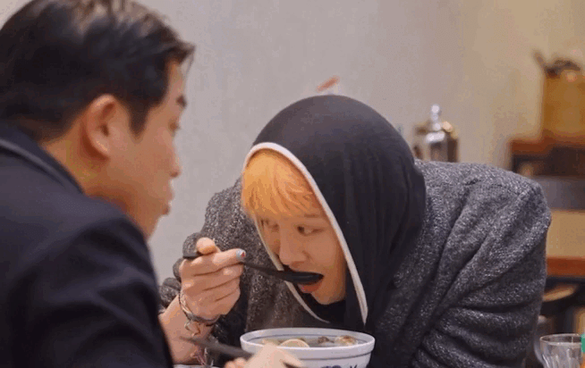 G - Dragon v&agrave; t&igrave;nh y&ecirc;u với gỏi cuốn Việt Nam khiến fan ph&aacute;t cuồng - Ảnh 1.
