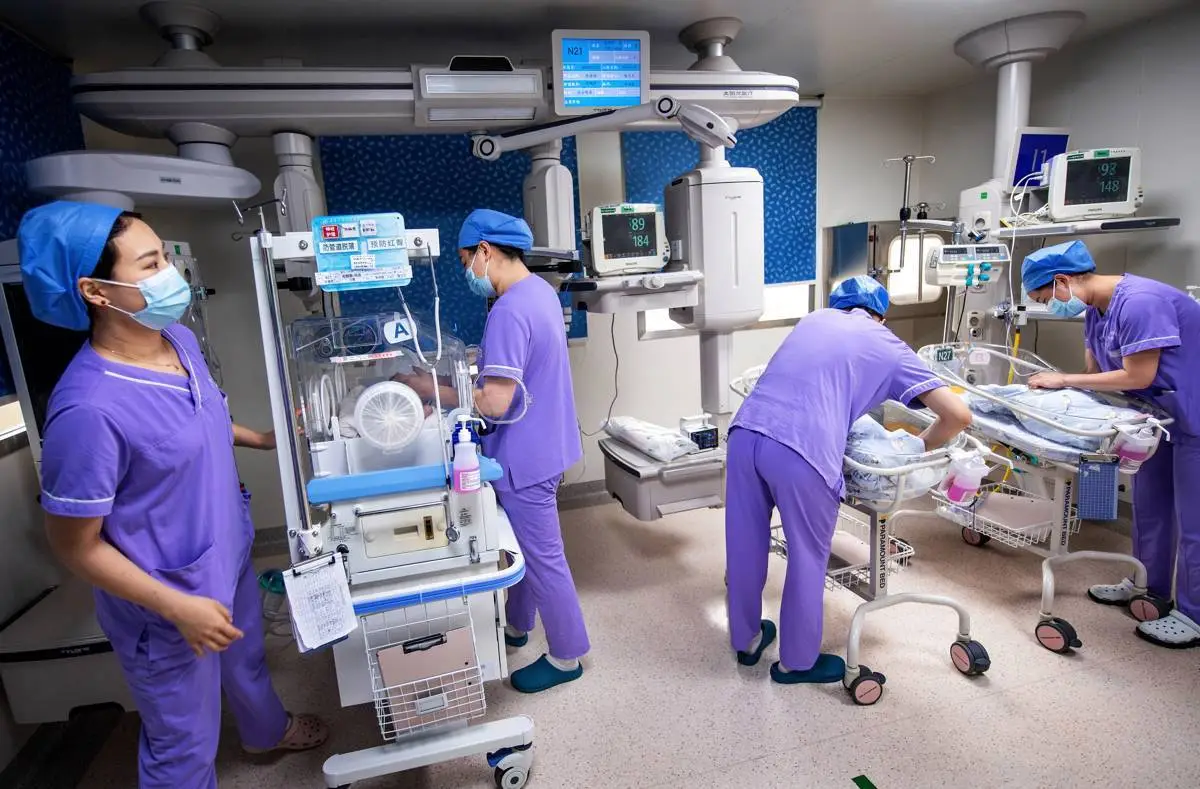 Các em bé sinh 5 nổi tiếng đã được 9 tháng tuổi, nhìn cả gia đình chăm các bé, dân tình phải thốt lên: “Chắc nhà khá giả lắm” - Ảnh 5.