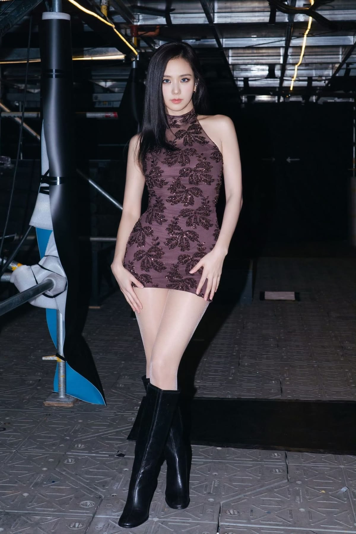 Jisoo BLACKPINK thể hiện phong c&aacute;ch thời trang gợi cảm v&agrave;o năm 2026 - Ảnh 6.