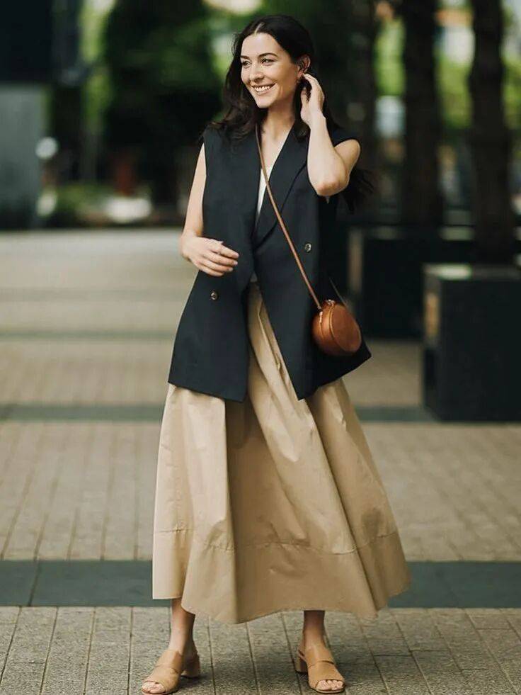 4 c&ocirc;ng thức phối đồ layer cực hot m&ugrave;a thu: Chiếc &aacute;o gile đa năng v&agrave; nghệ thuật tạo n&ecirc;n thần th&aacute;i tr&iacute; thức, sang trọng n&agrave;ng n&agrave;o cũng n&ecirc;n thử- Ảnh 26.