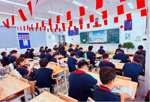 C&ocirc; Diệu Thu v&agrave; h&agrave;nh tr&igrave;nh truyền cảm hứng với phương ph&aacute;p học Văn mới - Ảnh 2.