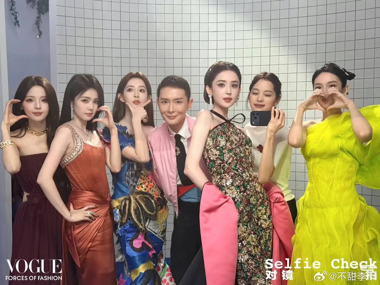 Cổ Lực Na Tr&aacute;t khiến Bạch Lộc v&agrave; c&aacute;c mỹ nh&acirc;n kh&aacute;c ngại đứng cạnh tại Vogue 2026 - Ảnh 3.