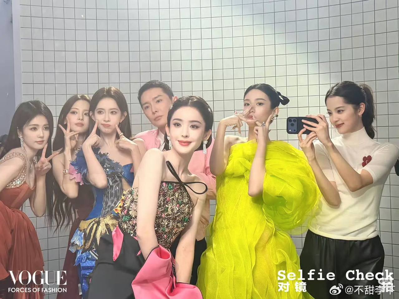 Cổ Lực Na Tr&aacute;t khiến Bạch Lộc v&agrave; c&aacute;c mỹ nh&acirc;n kh&aacute;c ngại đứng cạnh tại Vogue 2026 - Ảnh 4.