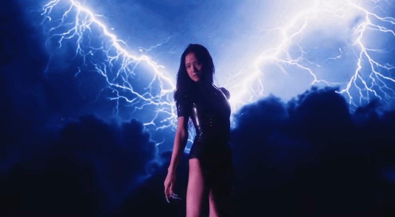 Jisoo BLACKPINK thể hiện phong c&aacute;ch thời trang gợi cảm v&agrave;o năm 2026 - Ảnh 1.