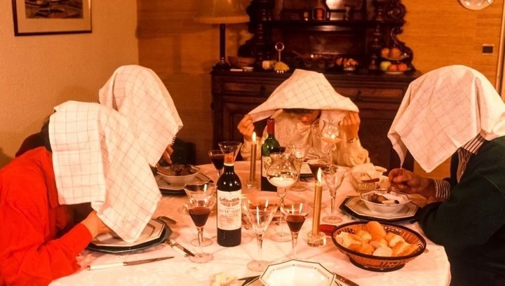 V&igrave; sao người Ph&aacute;p che mặt khi thưởng thức m&oacute;n chim họa mi nướng độc đ&aacute;o? - Ảnh 1.