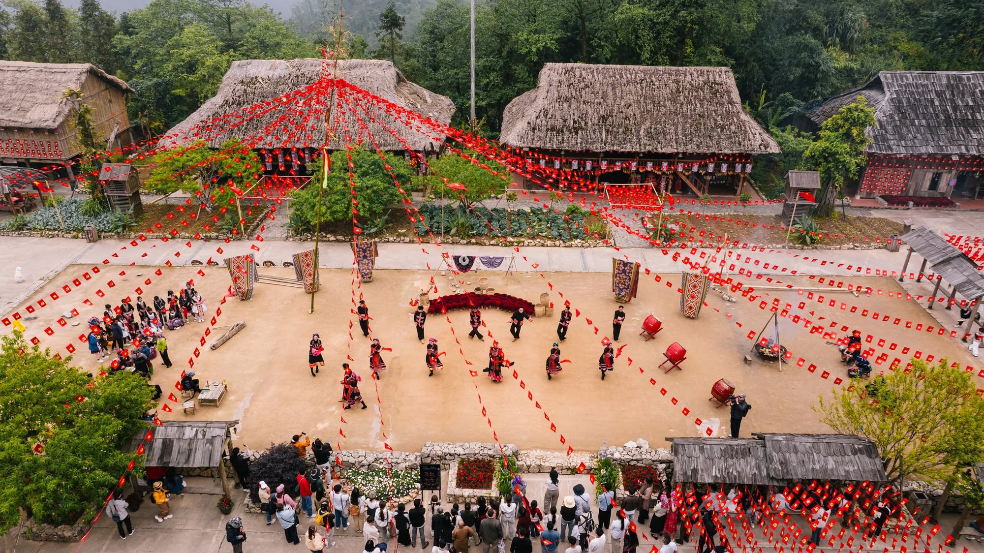 “Săn mây” cực phẩm trên đỉnh Fansipan - Ảnh 8. “Săn mây” cực phẩm trên đỉnh Fansipan - Ảnh 8.