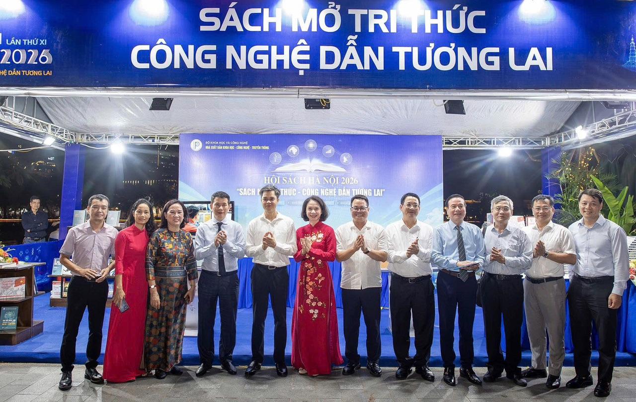 Khai mạc Hội Sách Hà Nội lần thứ 11: Khi văn hóa đọc bắt tay với công nghệ - Ảnh 1.