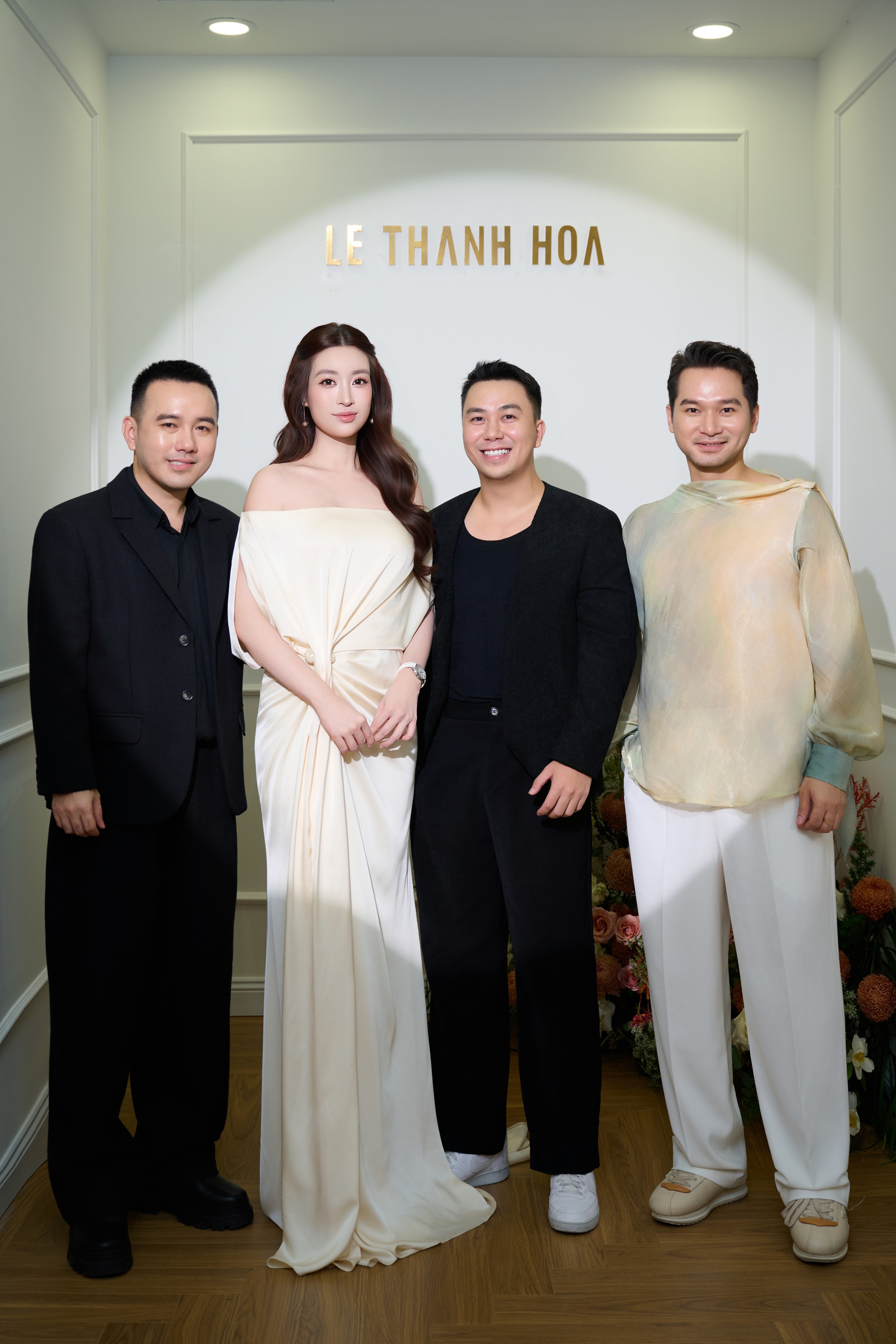 Gallery - Đỗ Mỹ Linh diện đầm satin trễ vai, nổi bật khí chất dâu hào môn giữa sự kiện  - image 6
