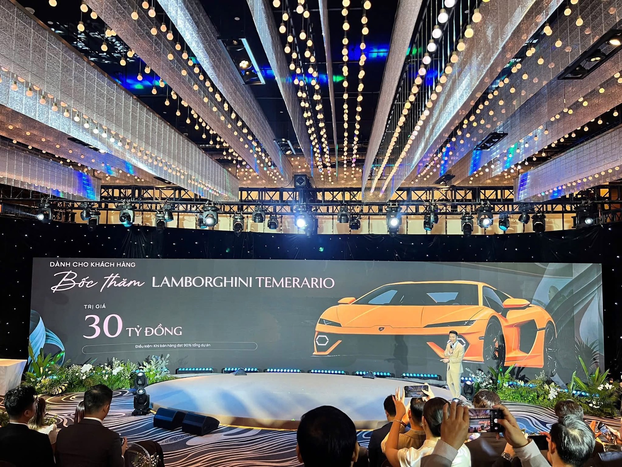 Cường Đ&ocirc; - la tặng Lamborghini 30 tỷ cho kh&aacute;ch mua nh&agrave; tại Solina Luxury Apartments - Ảnh 1.