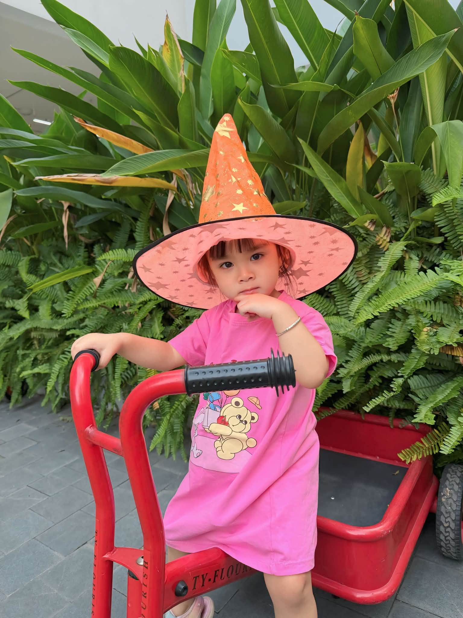 C&aacute;c nh&oacute;c tỳ nh&agrave; Cường Đ&ocirc; La, Đ&ocirc;ng Nhi, V&acirc;n Trang l&ecirc;n đồ mừng lễ Halloween - Ảnh 10.