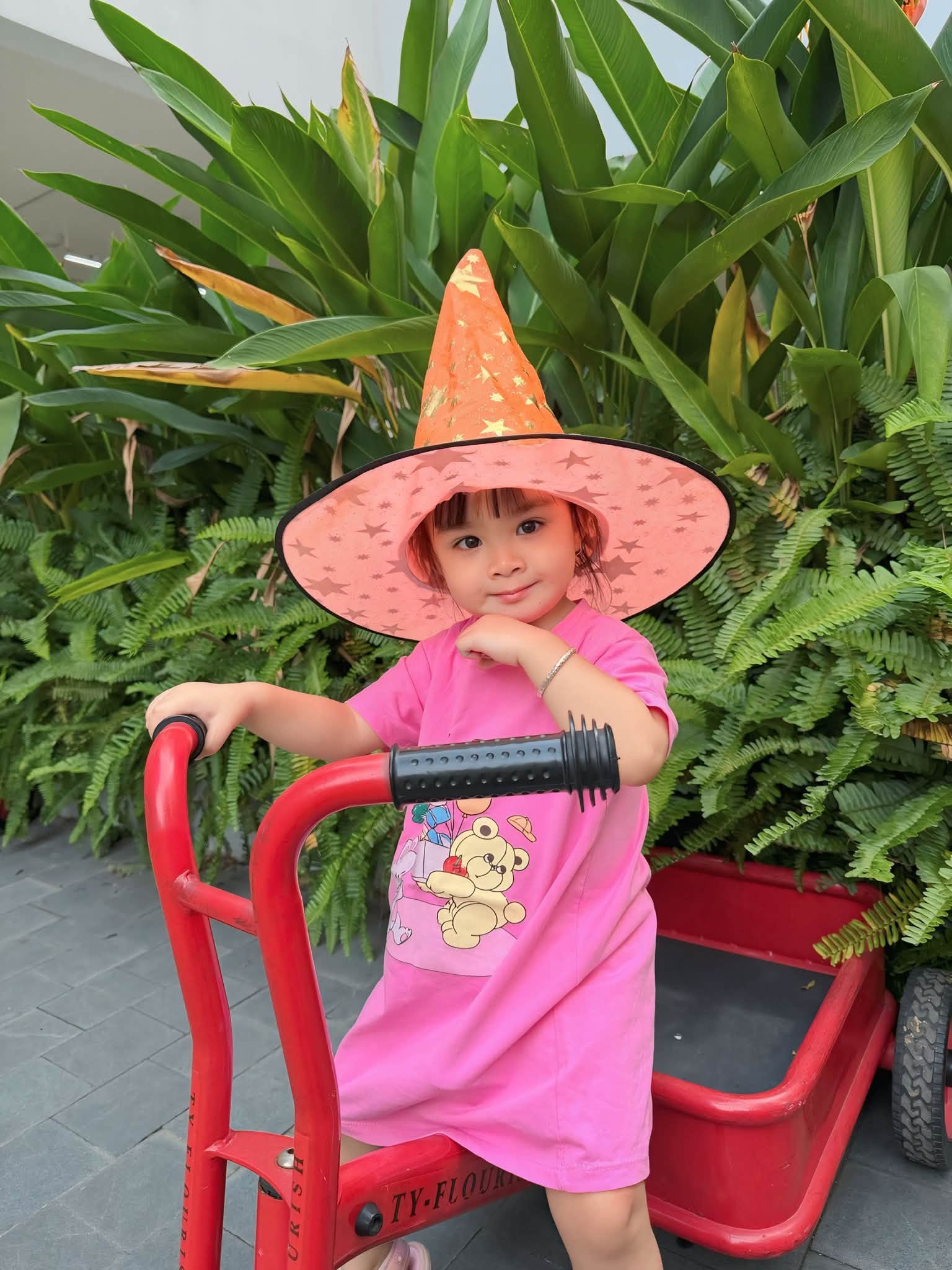 C&aacute;c nh&oacute;c tỳ nh&agrave; Cường Đ&ocirc; La, Đ&ocirc;ng Nhi, V&acirc;n Trang l&ecirc;n đồ mừng lễ Halloween - Ảnh 12.