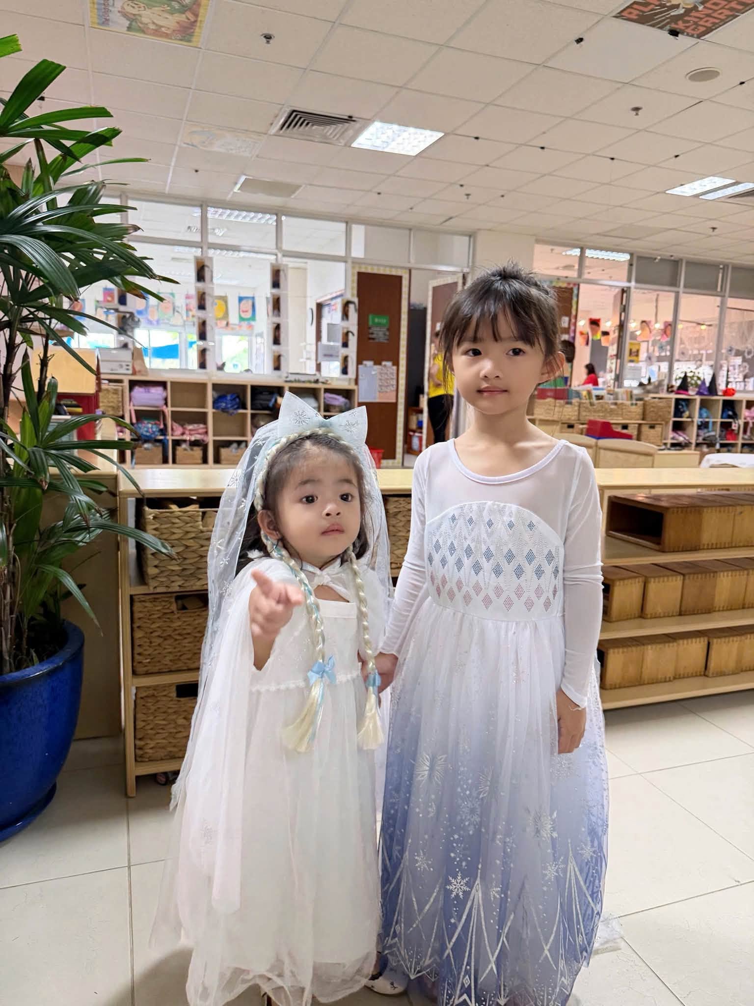 C&aacute;c nh&oacute;c tỳ nh&agrave; Cường Đ&ocirc; La, Đ&ocirc;ng Nhi, V&acirc;n Trang l&ecirc;n đồ mừng lễ Halloween - Ảnh 3.
