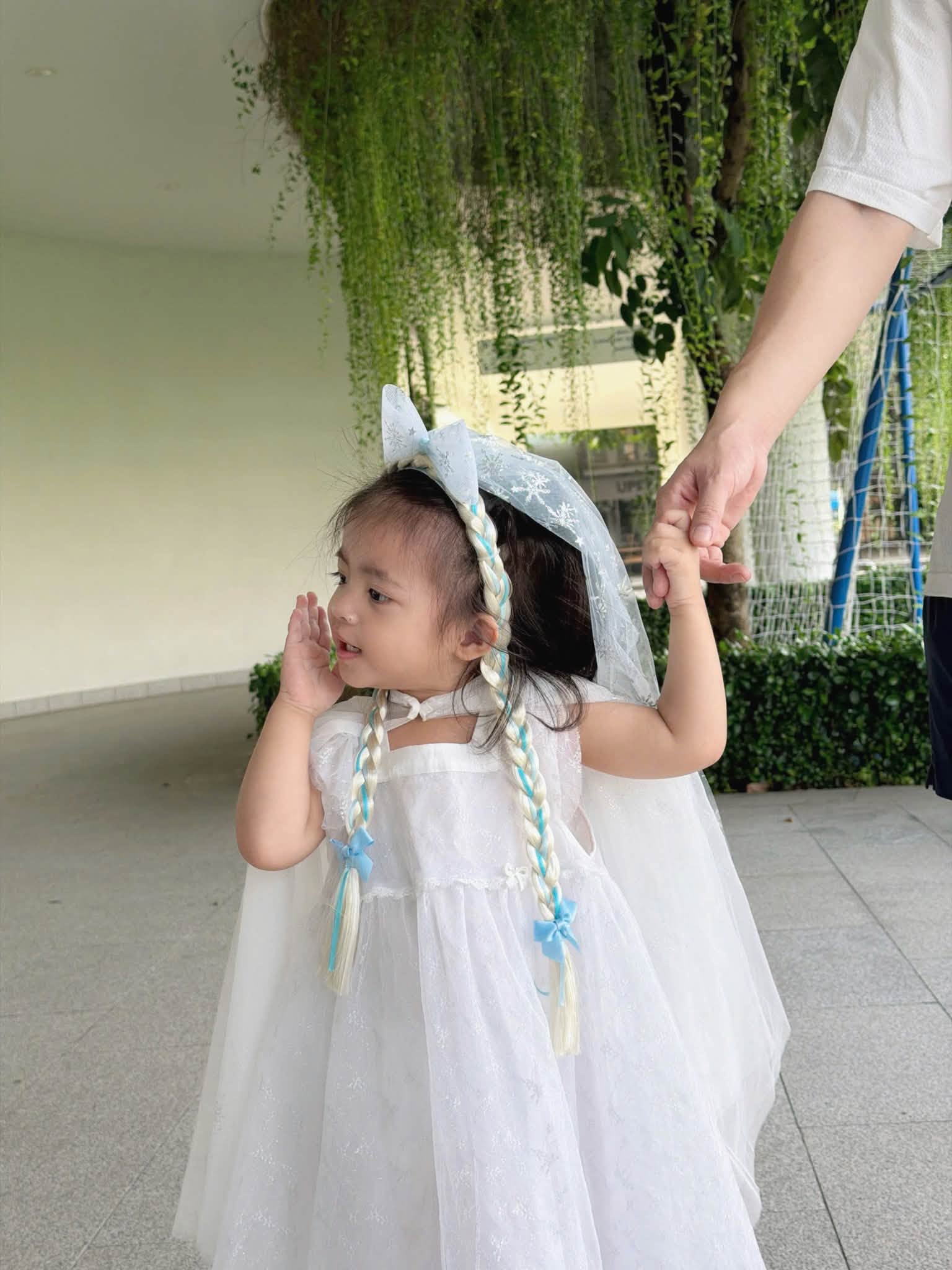 C&aacute;c nh&oacute;c tỳ nh&agrave; Cường Đ&ocirc; La, Đ&ocirc;ng Nhi, V&acirc;n Trang l&ecirc;n đồ mừng lễ Halloween - Ảnh 5.