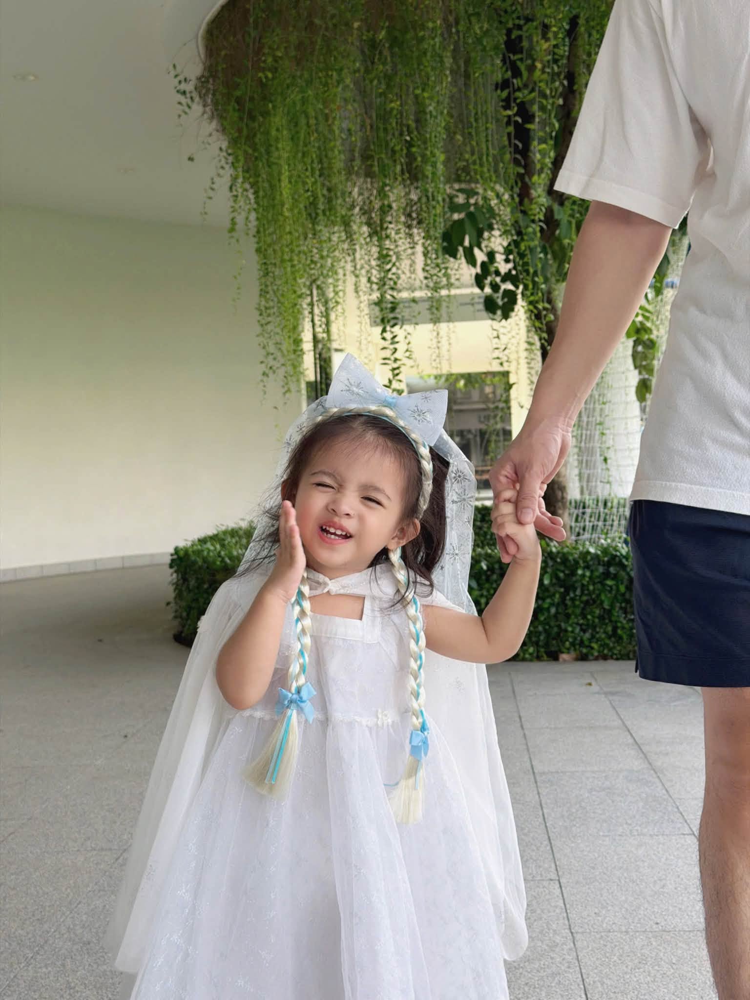 C&aacute;c nh&oacute;c tỳ nh&agrave; Cường Đ&ocirc; La, Đ&ocirc;ng Nhi, V&acirc;n Trang l&ecirc;n đồ mừng lễ Halloween - Ảnh 6.