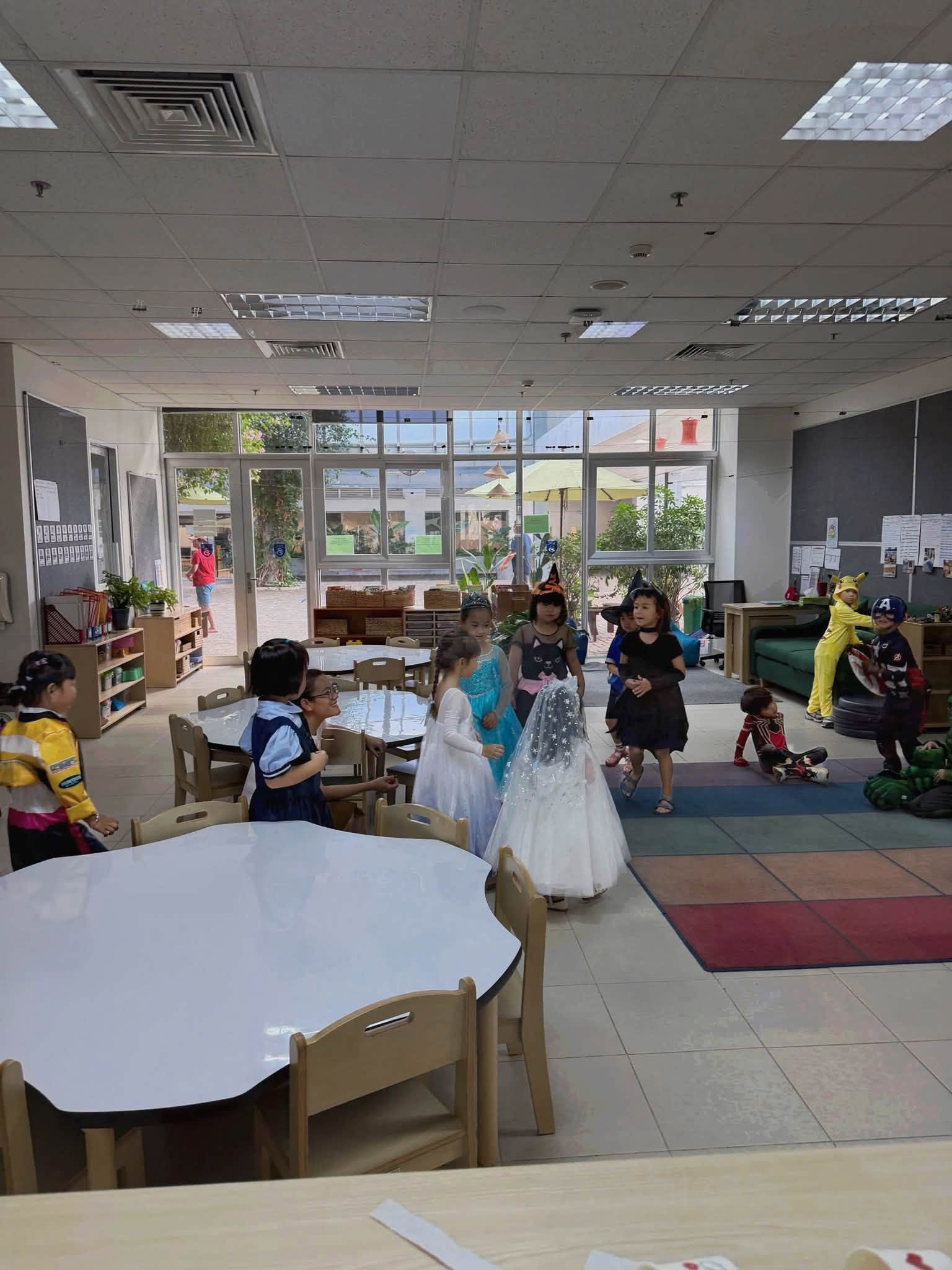 C&aacute;c nh&oacute;c tỳ nh&agrave; Cường Đ&ocirc; La, Đ&ocirc;ng Nhi, V&acirc;n Trang l&ecirc;n đồ mừng lễ Halloween - Ảnh 7.