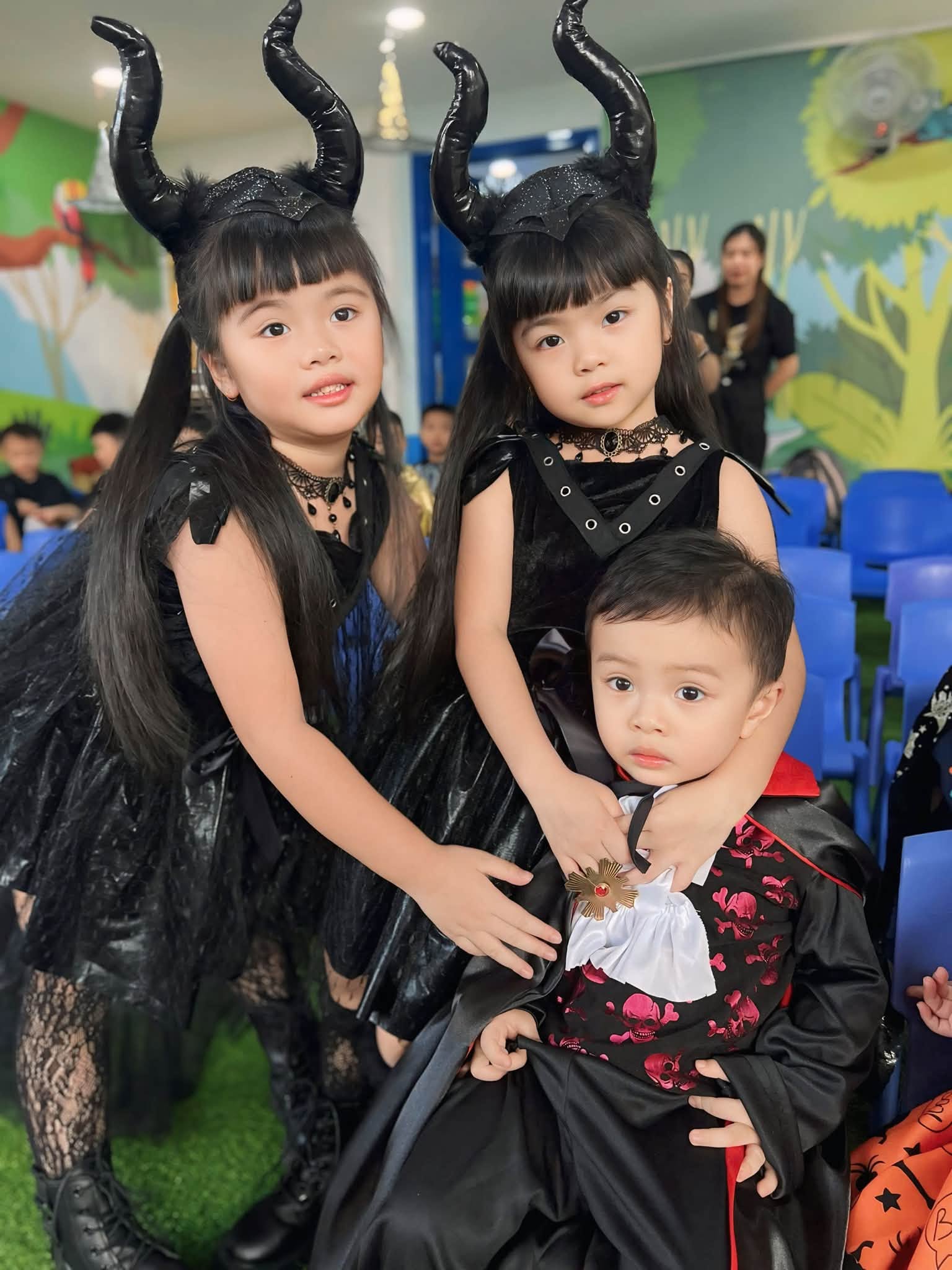 C&aacute;c nh&oacute;c tỳ nh&agrave; Cường Đ&ocirc; La, Đ&ocirc;ng Nhi, V&acirc;n Trang l&ecirc;n đồ mừng lễ Halloween - Ảnh 9.