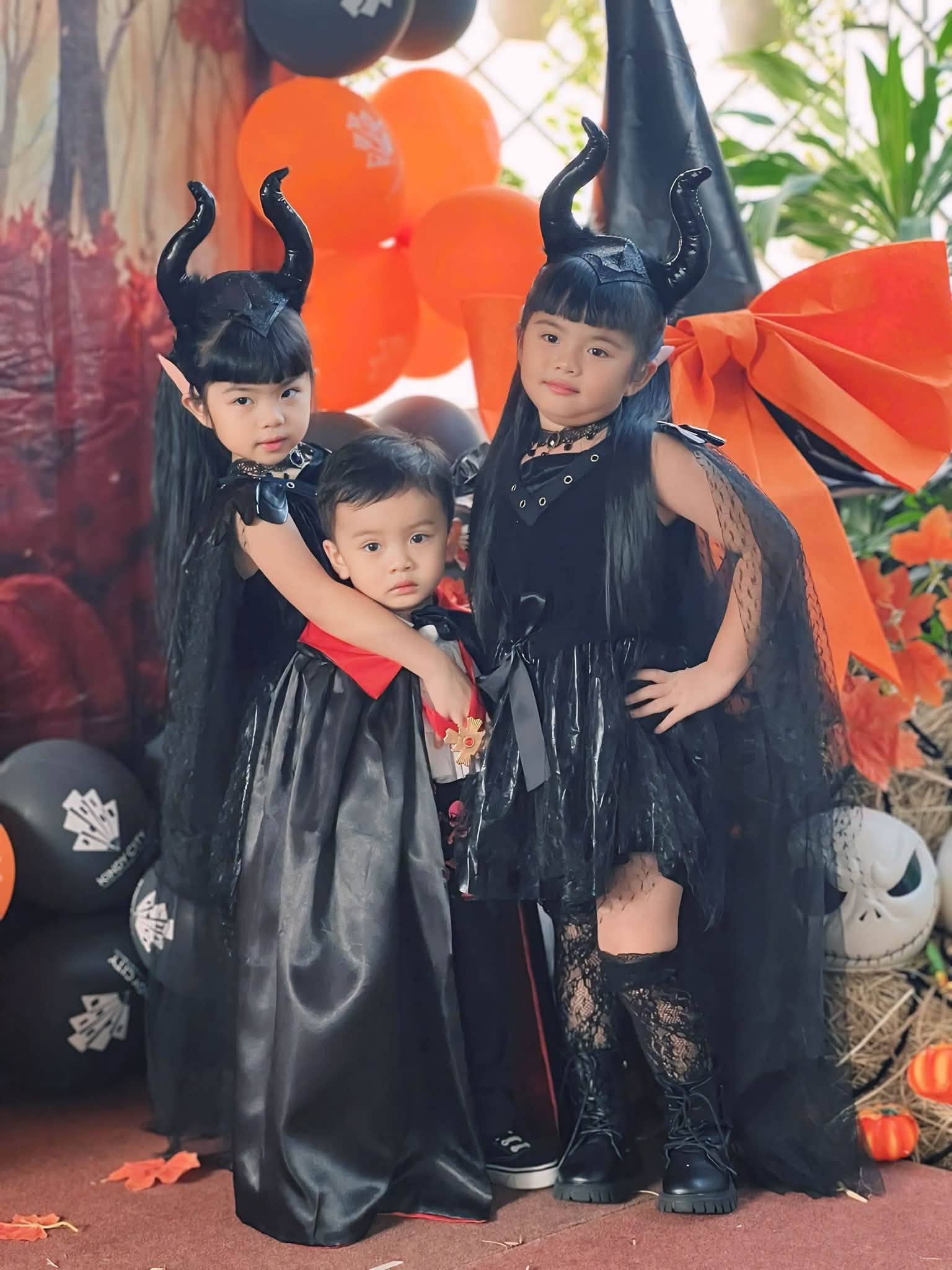 C&aacute;c nh&oacute;c tỳ nh&agrave; Cường Đ&ocirc; La, Đ&ocirc;ng Nhi, V&acirc;n Trang l&ecirc;n đồ mừng lễ Halloween - Ảnh 8.