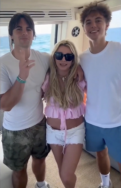 Chồng cũ Britney Spears nợ h&agrave;ng tỷ, bị kiện khi kh&ocirc;ng c&ograve;n nhận được 
