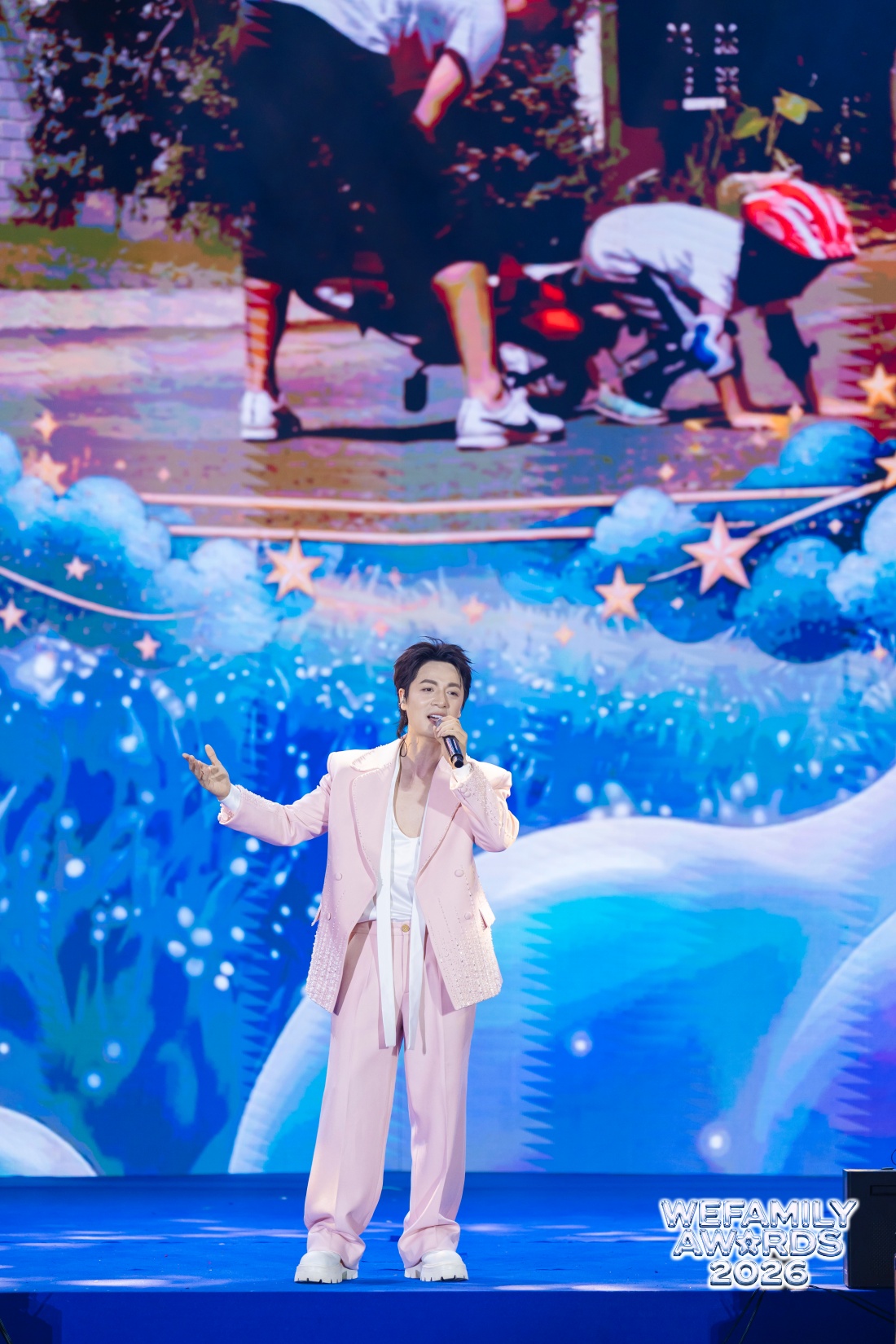 Gallery - Ca sĩ Đăng Khôi khiến khán phòng WeFamily Awards 2026 vỡ òa: “Trong mắt tôi, vợ đẹp nhất là lúc mang bầu” - image 5