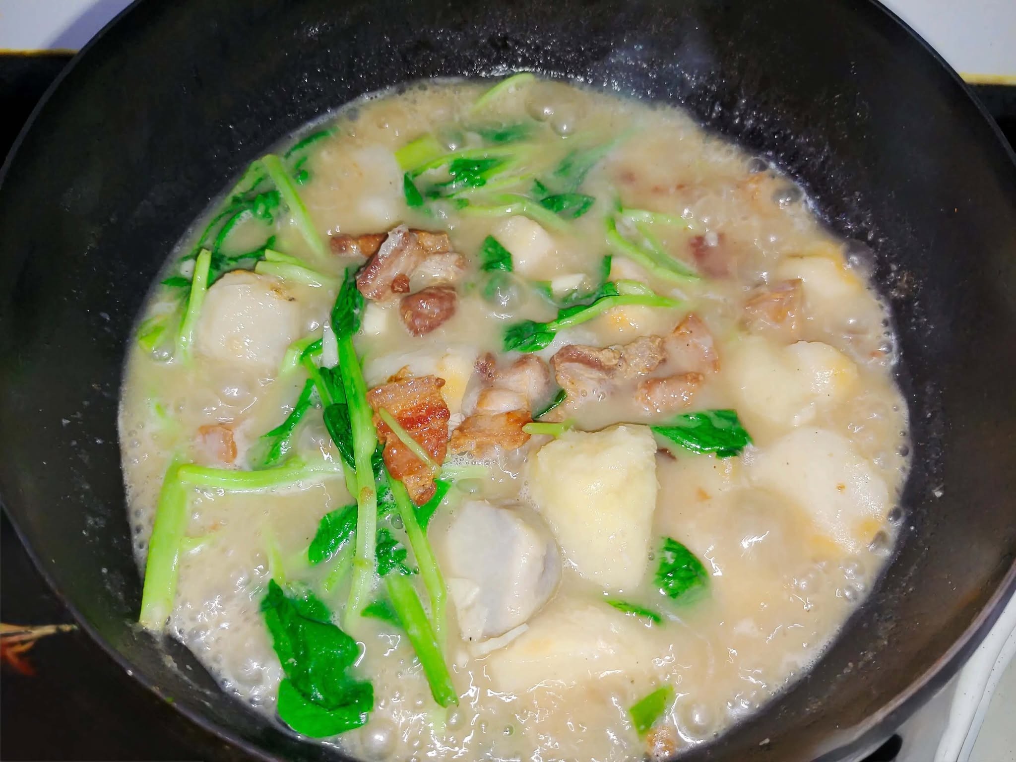 Món khoai sọ nấu tóp mỡ và rau xanh: Hương vị mùa thu tuyệt vời - Ảnh 6. Món khoai sọ nấu tóp mỡ và rau xanh: Hương vị mùa thu tuyệt vời - Ảnh 6.