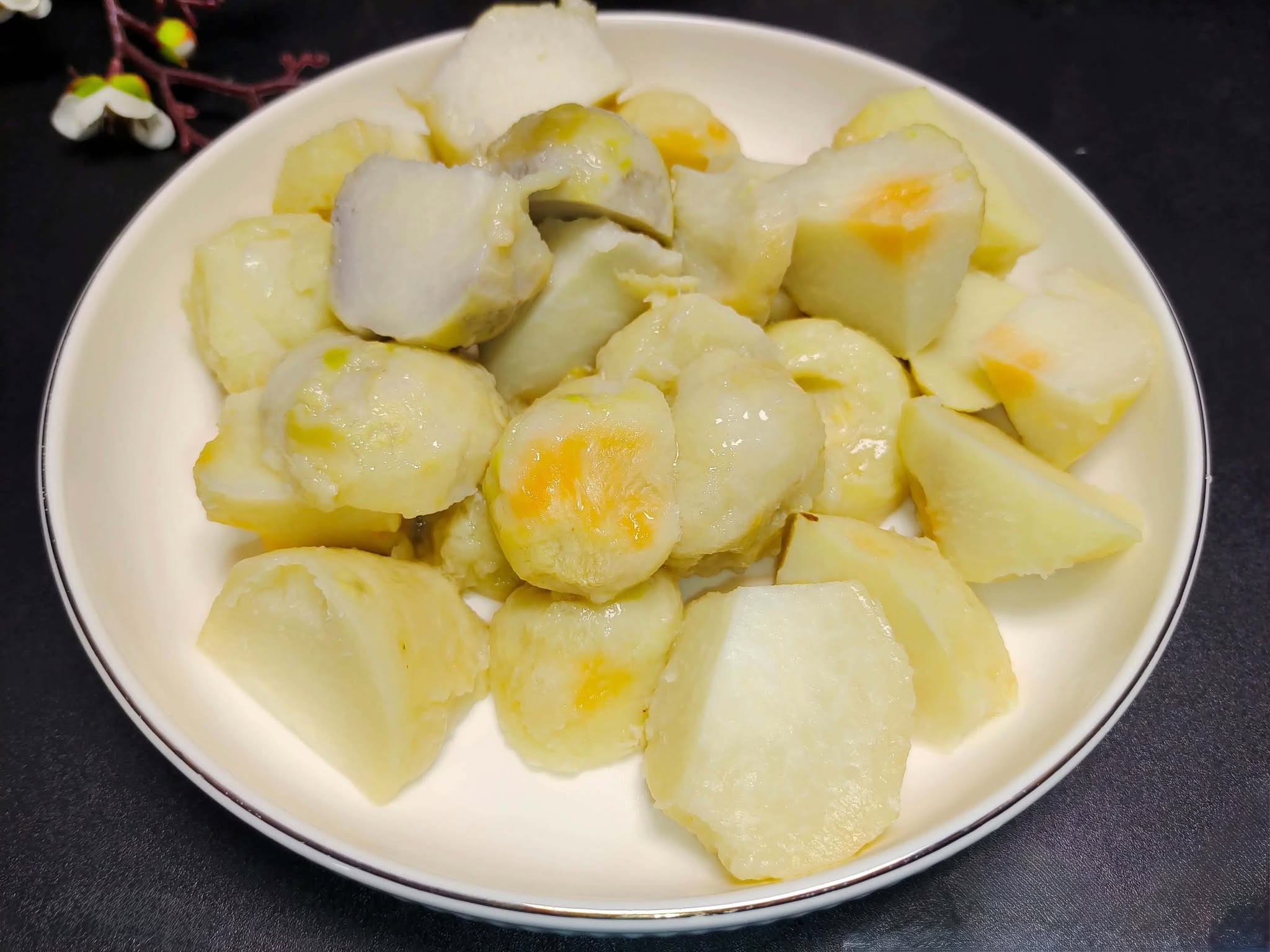 Món khoai sọ nấu tóp mỡ và rau xanh: Hương vị mùa thu tuyệt vời - Ảnh 3. Món khoai sọ nấu tóp mỡ và rau xanh: Hương vị mùa thu tuyệt vời - Ảnh 3.