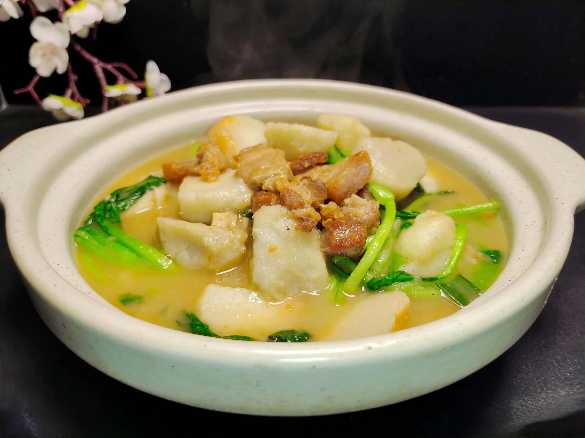 Món khoai sọ nấu tóp mỡ và rau xanh: Hương vị mùa thu tuyệt vời - Ảnh 8. Món khoai sọ nấu tóp mỡ và rau xanh: Hương vị mùa thu tuyệt vời - Ảnh 8.