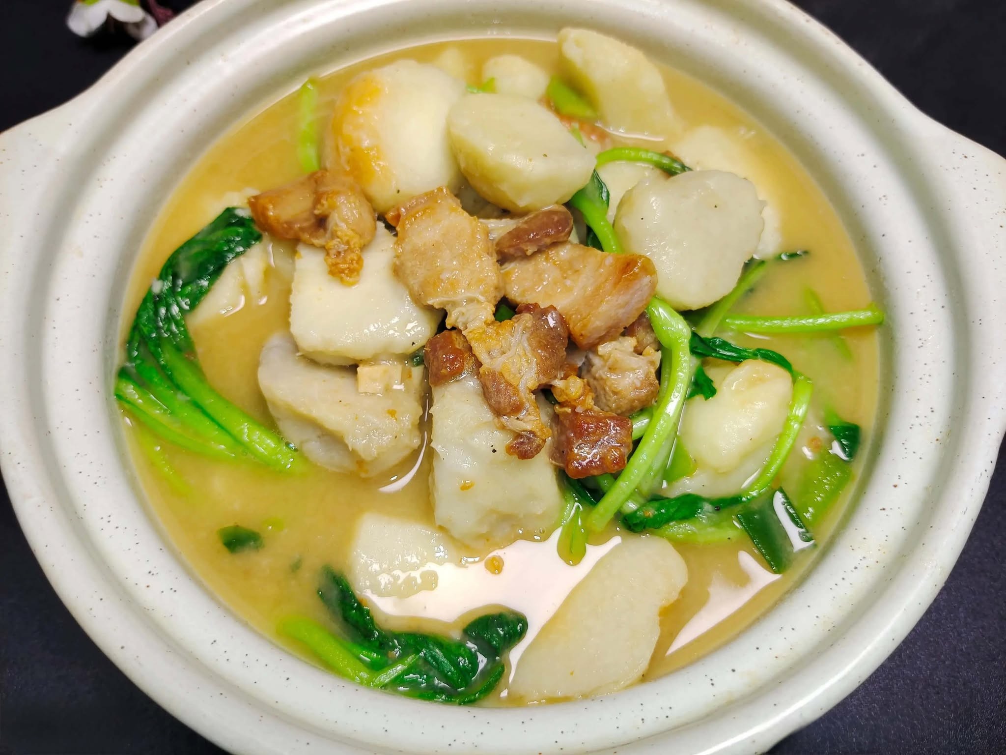 Món khoai sọ nấu tóp mỡ và rau xanh: Hương vị mùa thu tuyệt vời - Ảnh 7. Món khoai sọ nấu tóp mỡ và rau xanh: Hương vị mùa thu tuyệt vời - Ảnh 7.