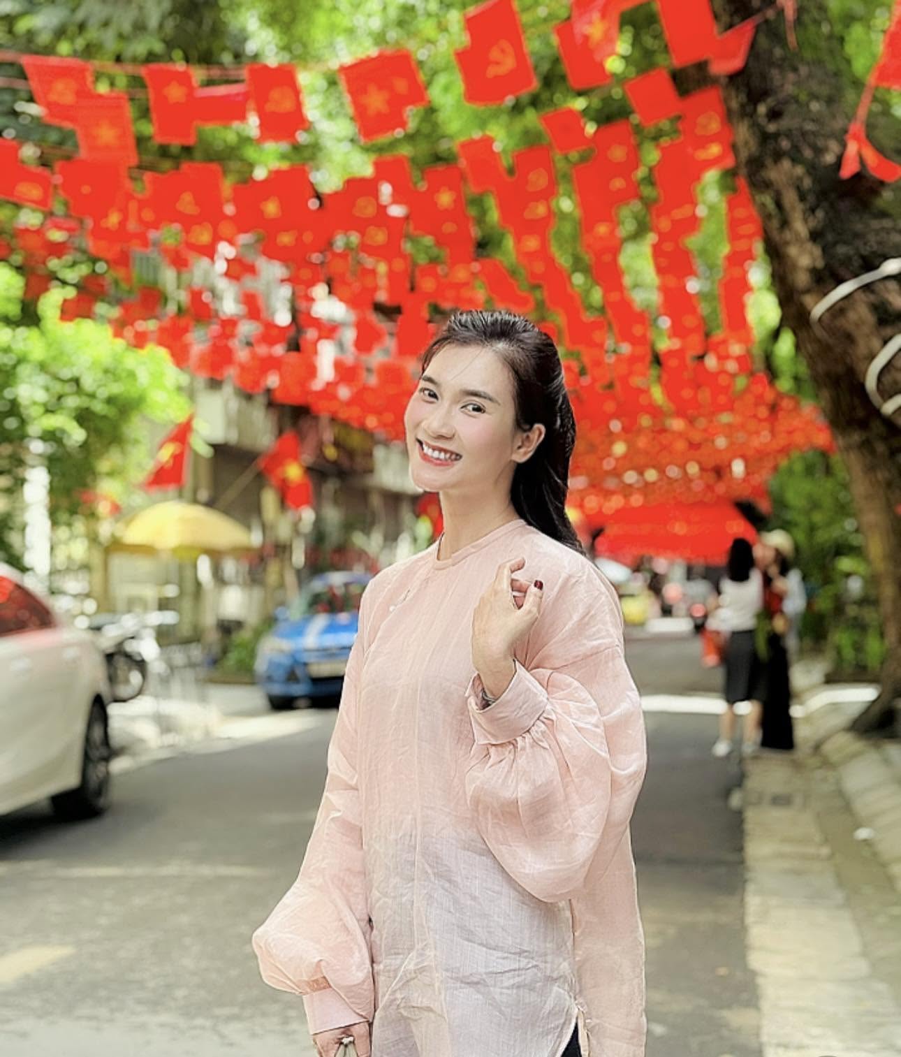 Kh&aacute;nh Trang BTV sinh năm 1984: H&agrave;nh tr&igrave;nh từ sinh vi&ecirc;n Đại học Ngọai thương đến VTV - Ảnh 4.