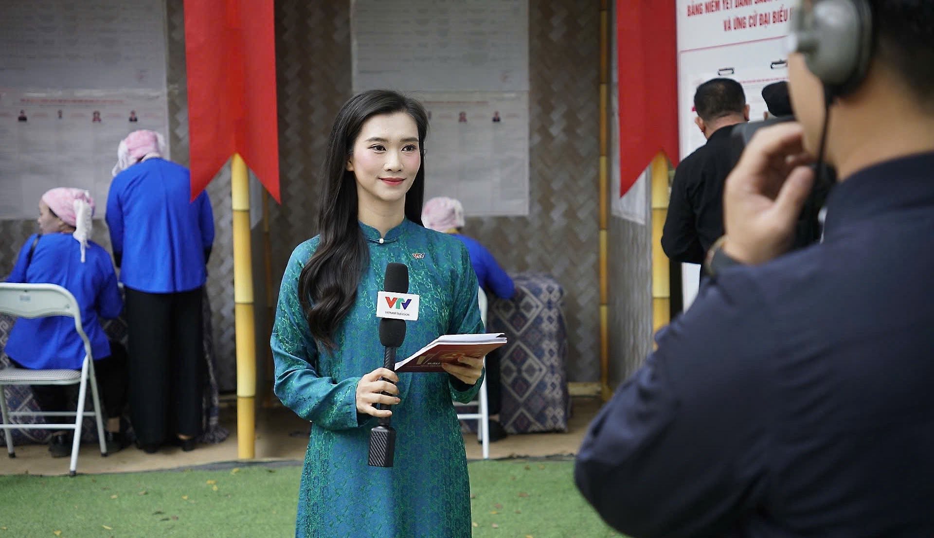 Kh&aacute;nh Trang BTV sinh năm 1984: H&agrave;nh tr&igrave;nh từ sinh vi&ecirc;n Đại học Ngọai thương đến VTV - Ảnh 2.