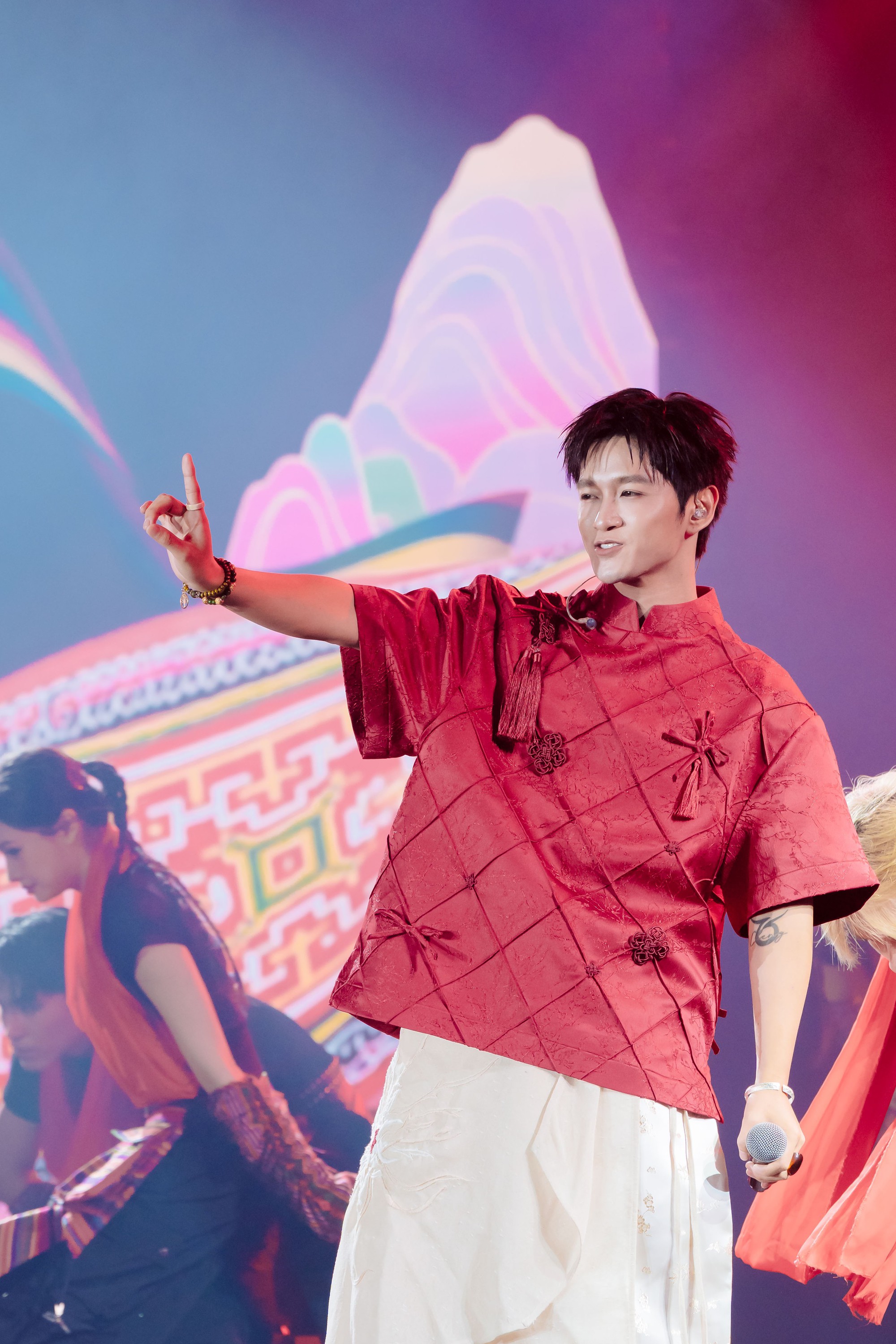Nh&igrave;n lại những m&agrave;n tr&igrave;nh diễn tại Gala Better Choice Awards 2026: Khi &acirc;m nhạc, &aacute;nh s&aacute;ng v&agrave; c&ocirc;ng nghệ c&ugrave;ng vượt qua giới hạn - Ảnh 15.
