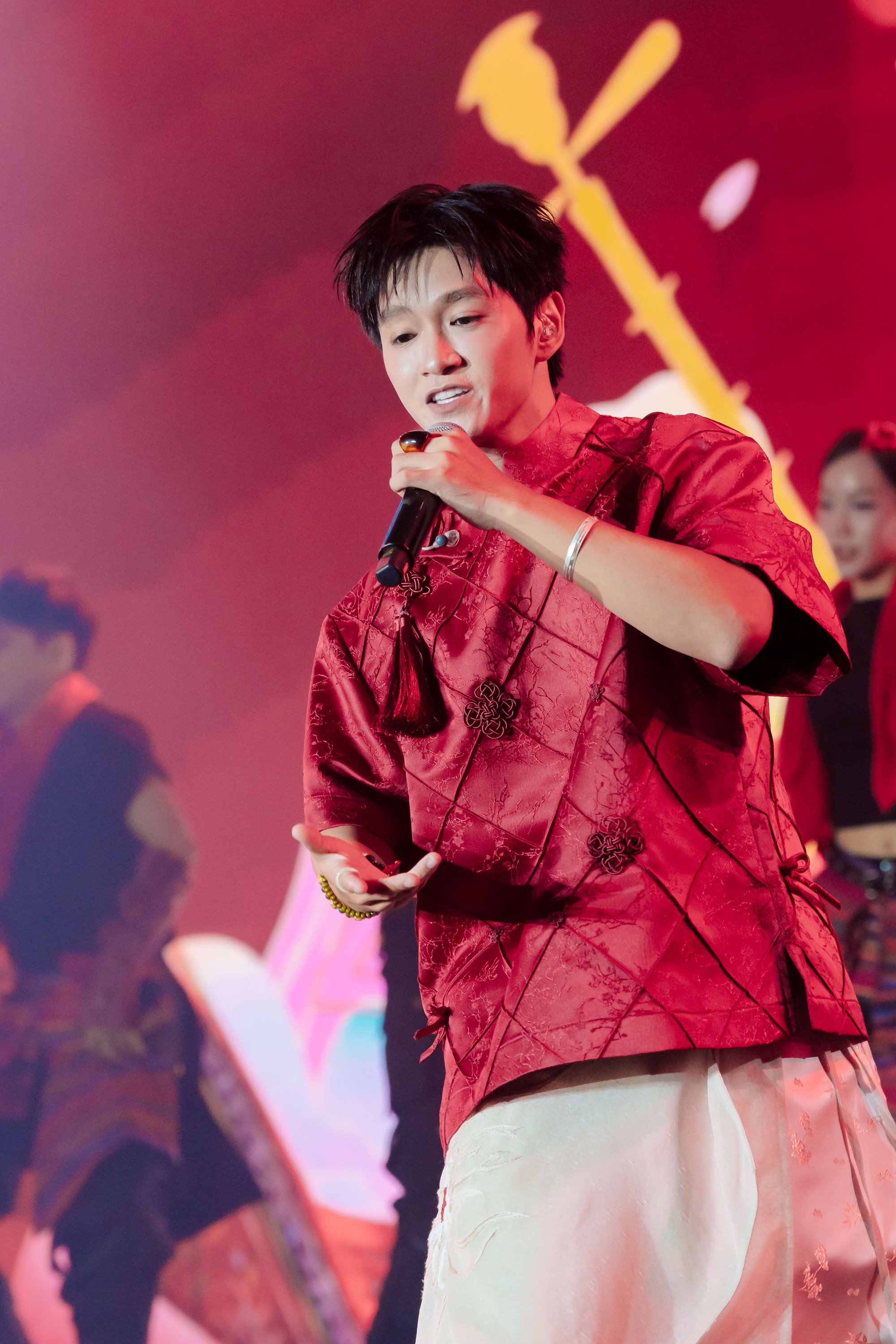 Nh&igrave;n lại những m&agrave;n tr&igrave;nh diễn tại Gala Better Choice Awards 2026: Khi &acirc;m nhạc, &aacute;nh s&aacute;ng v&agrave; c&ocirc;ng nghệ c&ugrave;ng vượt qua giới hạn - Ảnh 9.