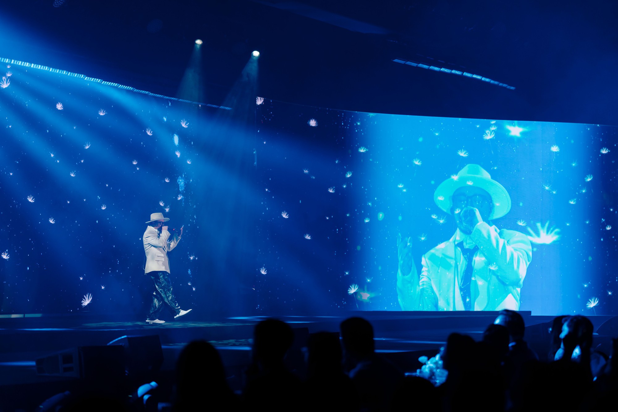 Nh&igrave;n lại những m&agrave;n tr&igrave;nh diễn tại Gala Better Choice Awards 2026: Khi &acirc;m nhạc, &aacute;nh s&aacute;ng v&agrave; c&ocirc;ng nghệ c&ugrave;ng vượt qua giới hạn - Ảnh 25.