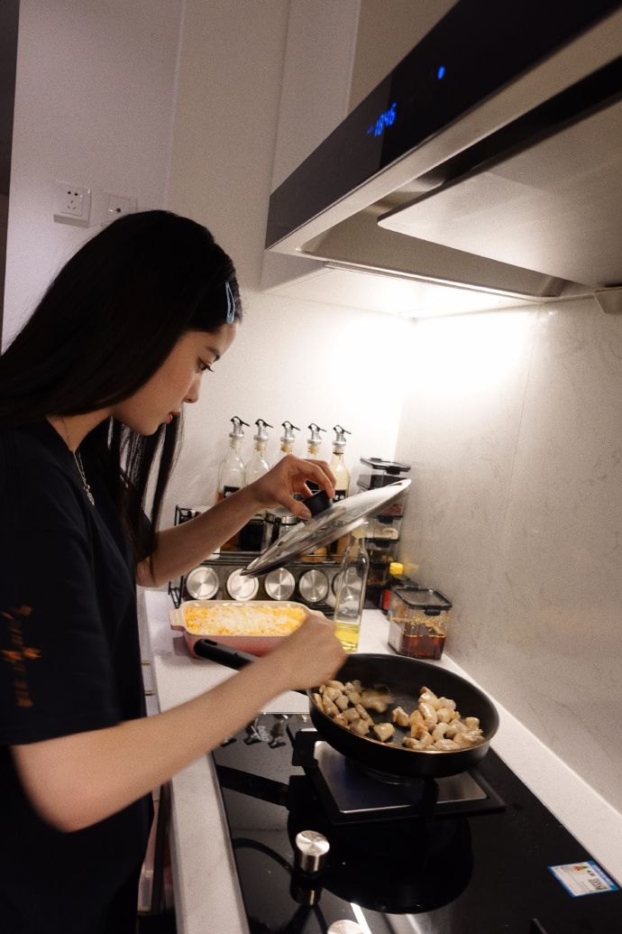 Một người chỉ tốn chưa đến 2 triệu tiền ăn mỗi th&aacute;ng: 5 c&aacute;ch gi&uacute;p bữa cơm vẫn đủ thịt c&aacute;, trứng sữa - Ảnh 1.