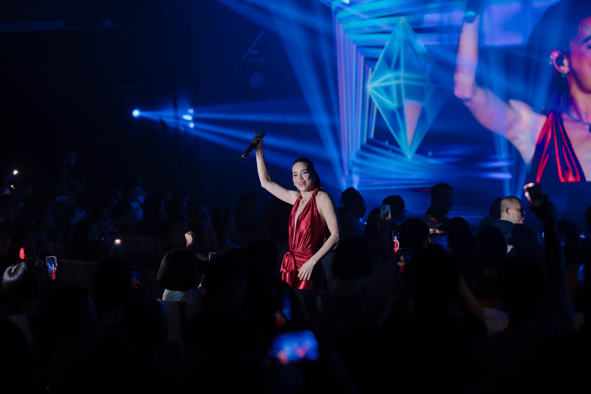 Nh&igrave;n lại những m&agrave;n tr&igrave;nh diễn tại Gala Better Choice Awards 2026: Khi &acirc;m nhạc, &aacute;nh s&aacute;ng v&agrave; c&ocirc;ng nghệ c&ugrave;ng vượt qua giới hạn - Ảnh 33.