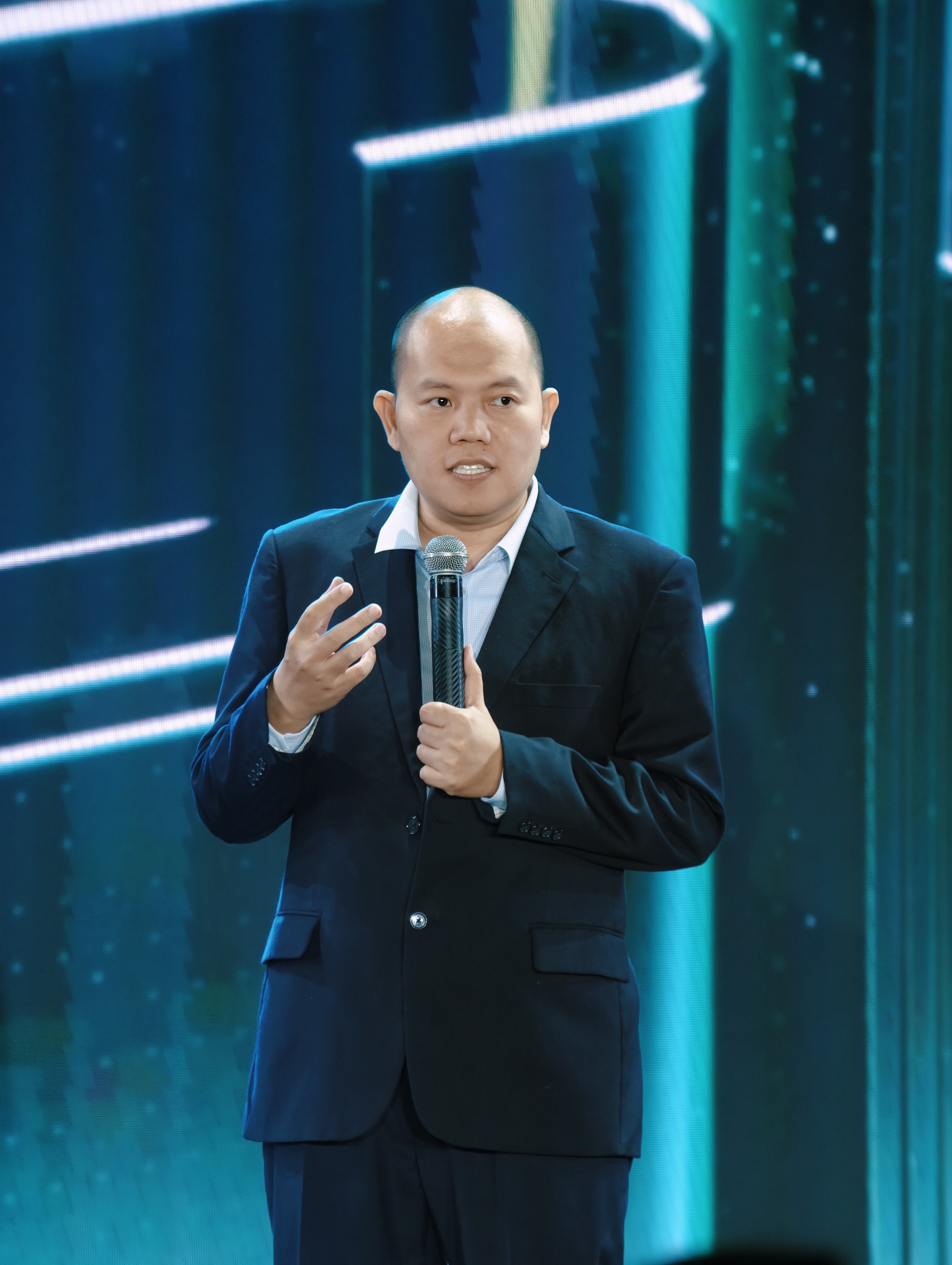 &Ocirc;ng Vương Vũ Thắng, Chủ tịch Hội đồng Quản trị VCCorp: Th&ocirc;ng số, doanh số kh&ocirc;ng n&oacute;i l&ecirc;n gi&aacute; trị thật của một sản phẩm - Ảnh 2.