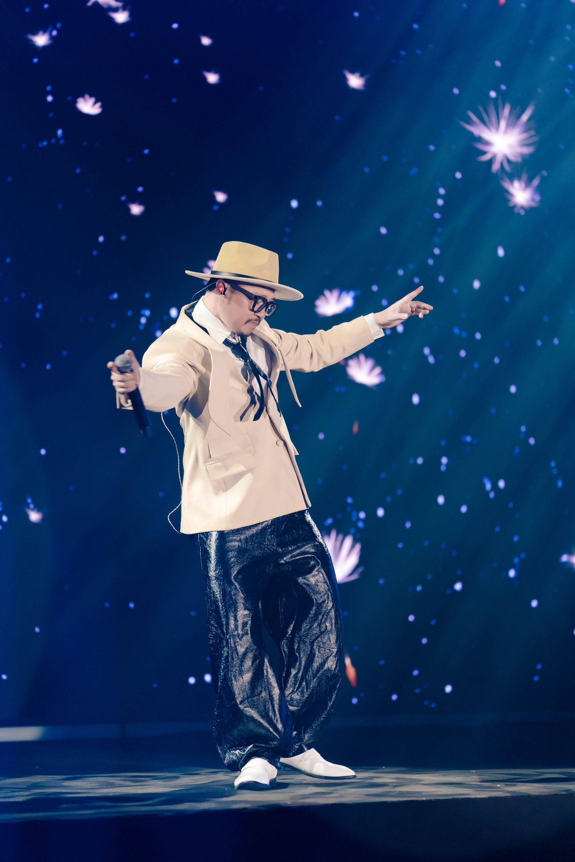 Nh&igrave;n lại những m&agrave;n tr&igrave;nh diễn tại Gala Better Choice Awards 2026: Khi &acirc;m nhạc, &aacute;nh s&aacute;ng v&agrave; c&ocirc;ng nghệ c&ugrave;ng vượt qua giới hạn - Ảnh 26.