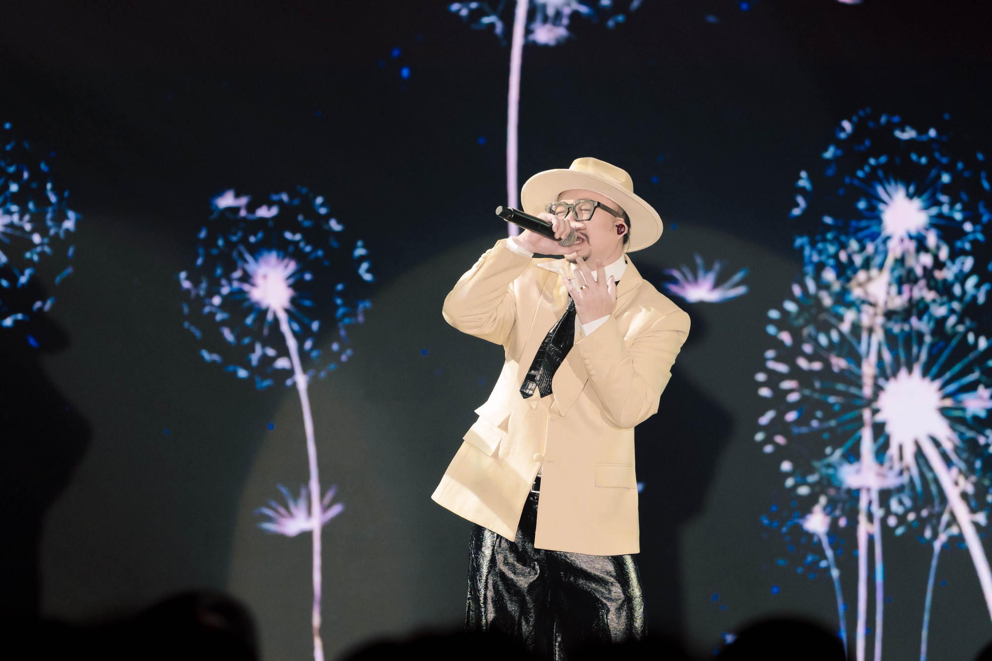 Nh&igrave;n lại những m&agrave;n tr&igrave;nh diễn tại Gala Better Choice Awards 2026: Khi &acirc;m nhạc, &aacute;nh s&aacute;ng v&agrave; c&ocirc;ng nghệ c&ugrave;ng vượt qua giới hạn - Ảnh 24.