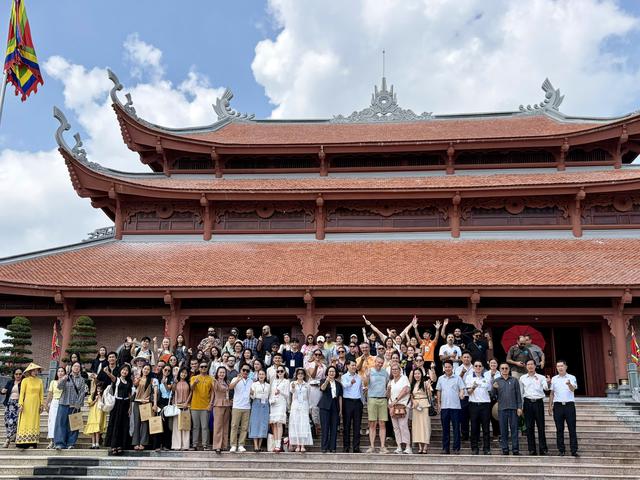 Vạn Show v&agrave; c&aacute;ch kể chuyện văn h&oacute;a tr&ecirc;n s&acirc;n khấu - Ảnh 5.