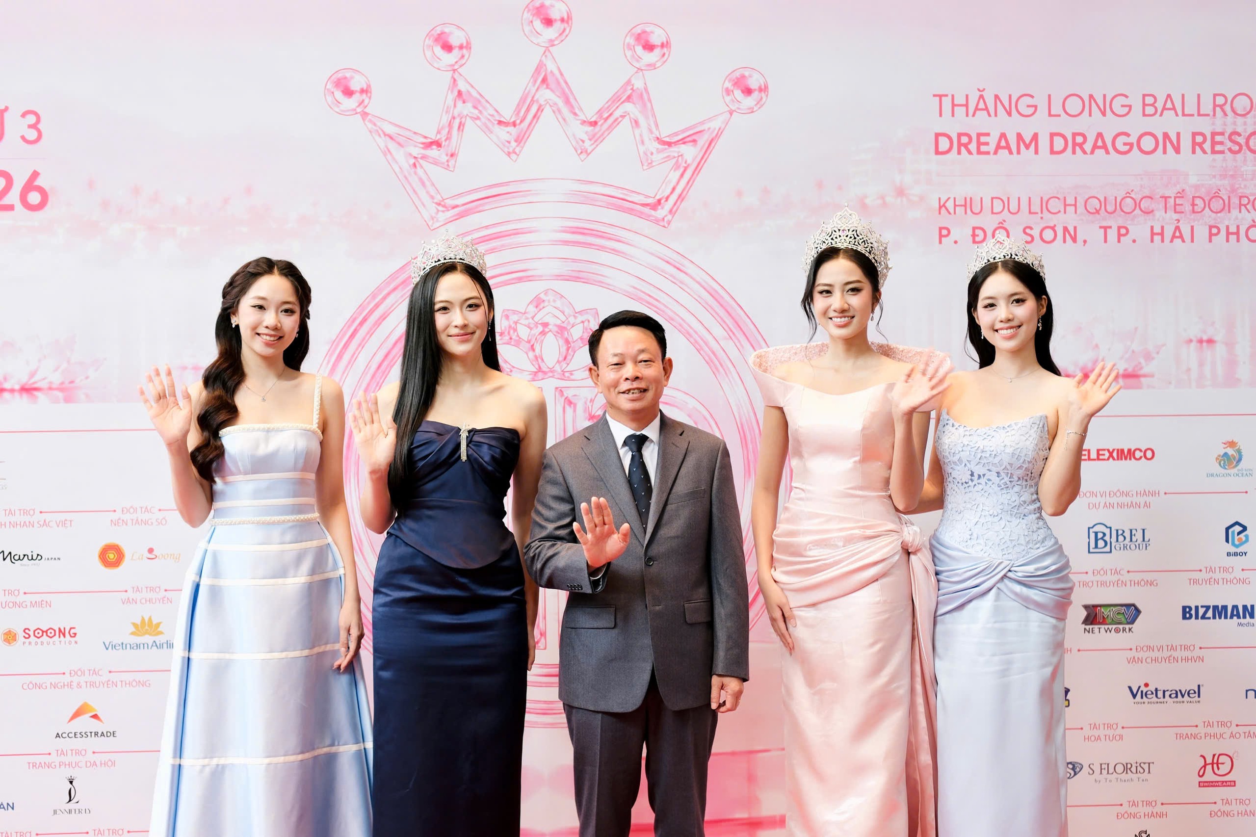 Gallery - Hoa hậu Ngọc Hân đưa con trai 1 tuổi đi dự sự kiện, top 3 Hoa hậu Việt Nam 2024 rạng rỡ trước mùa trao lại vương miện - image 3