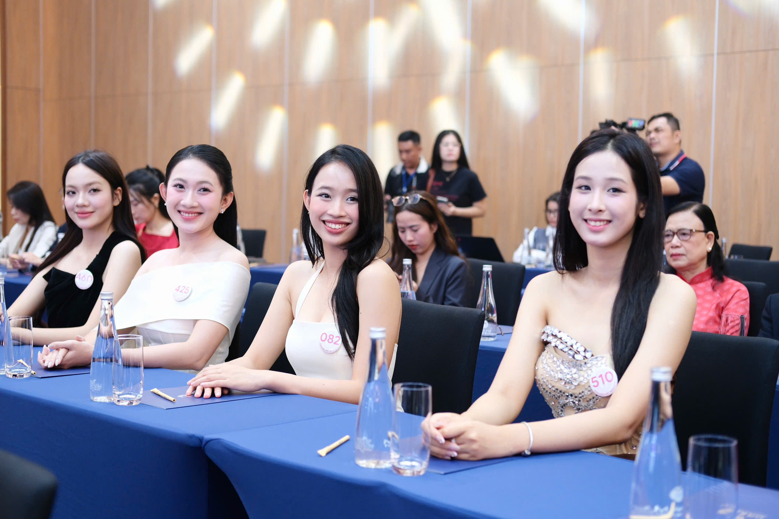 Gallery - Hoa hậu Ngọc Hân đưa con trai 1 tuổi đi dự sự kiện, top 3 Hoa hậu Việt Nam 2024 rạng rỡ trước mùa trao lại vương miện - image 5