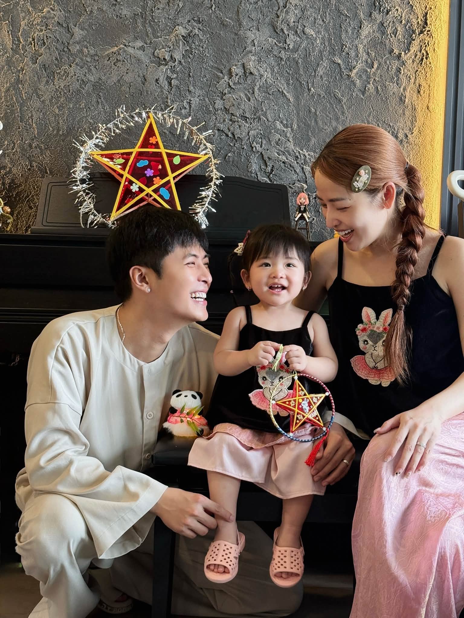Con g&aacute;i mừng sinh nhật Gin Tuấn Kiệt, d&acirc;n t&igrave;nh x&oacute;t cảnh Puka &ldquo;bị ra r&igrave;a&rdquo; - Ảnh 5.