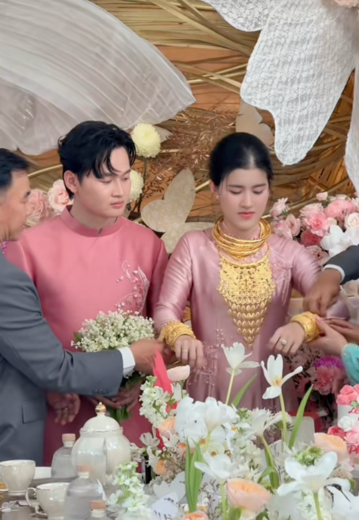 Đ&aacute;m cưới h&agrave;o m&ocirc;n hot dần dần MXH: Thiếu gia ng&agrave;nh xăng dầu cưới &aacute;i nữ tiệm v&agrave;ng- Ảnh 14.