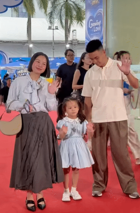 Con trai Đăng Kh&ocirc;i Thủy Anh tung tăng tr&ecirc;n s&acirc;n khấu, b&eacute; Dino đứng l&ecirc;n cổ vũ mẹ Ngọc Khu&ecirc;: D&agrave;n nh&oacute;c tỳ đ&aacute;ng y&ecirc;u g&oacute;p mặt tại WeFamily Awards 2026- Ảnh 12.