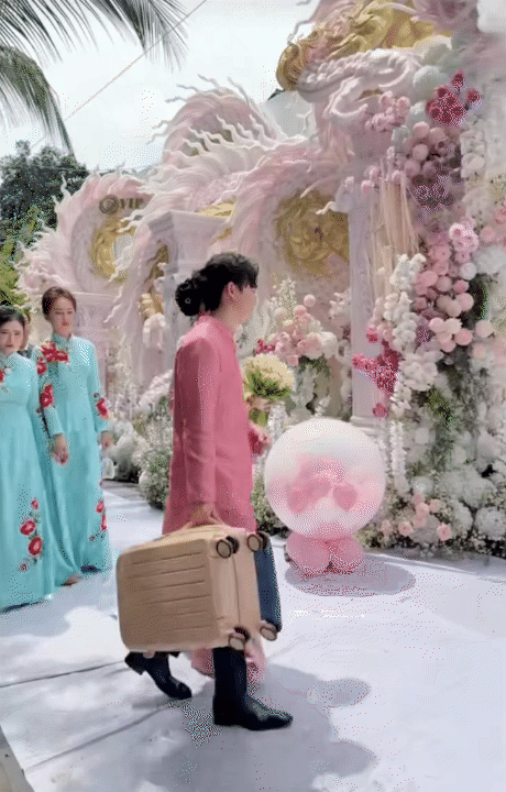 Đ&aacute;m cưới h&agrave;o m&ocirc;n hot dần dần MXH: Thiếu gia ng&agrave;nh xăng dầu cưới &aacute;i nữ tiệm v&agrave;ng- Ảnh 16.